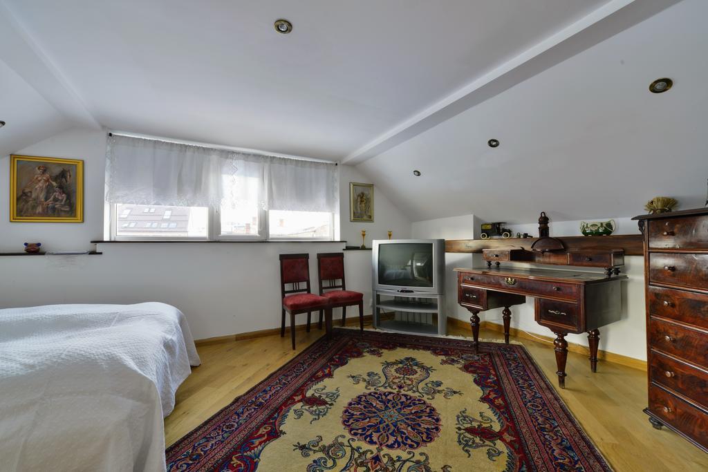 Kronhaus Braşov Extérieur photo