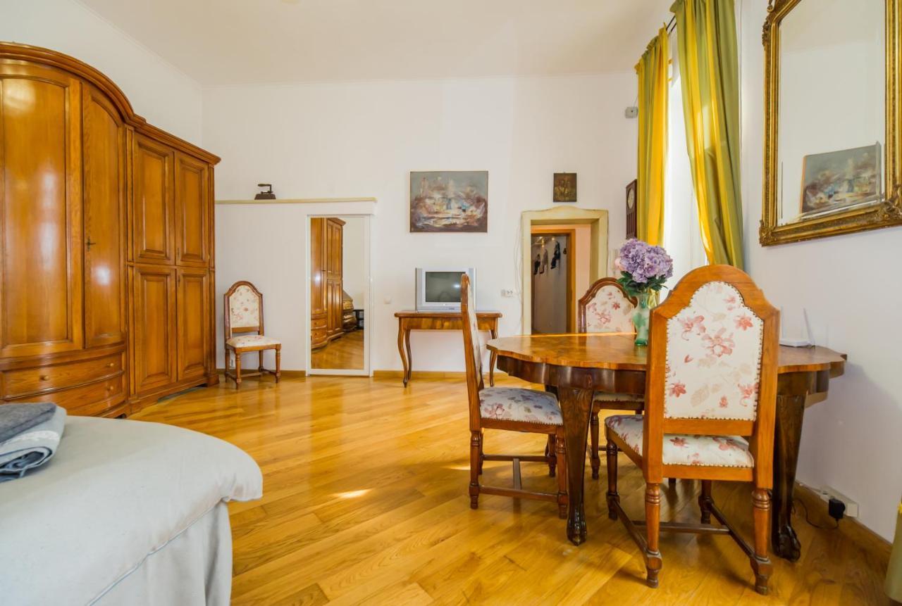 Kronhaus Braşov Extérieur photo